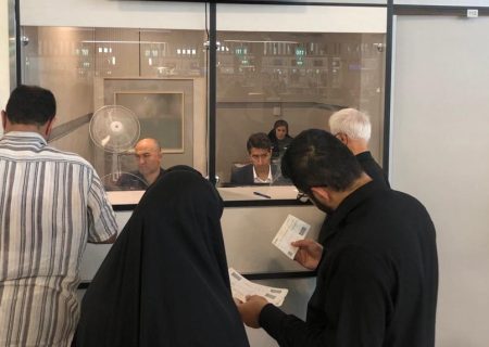 شعب منتخب و باجه ارزی فرودگاه امام خمینی (ره) بانک پارسیان آماده عرضه ارز به زائران