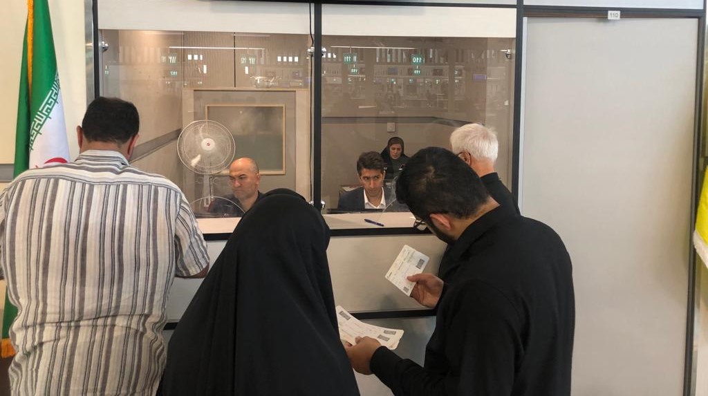 شعب منتخب و باجه ارزی فرودگاه امام خمینی (ره) بانک پارسیان آماده عرضه ارز به زائران