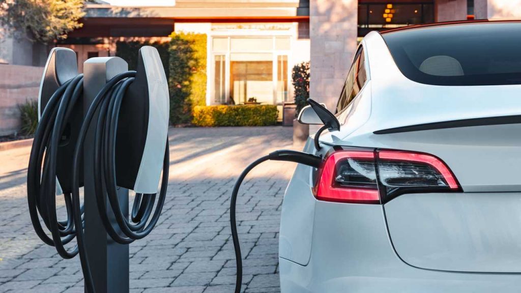 پیش‌بینی ٨ نقطه برای ایستگاه شارژ خودروهای برقی